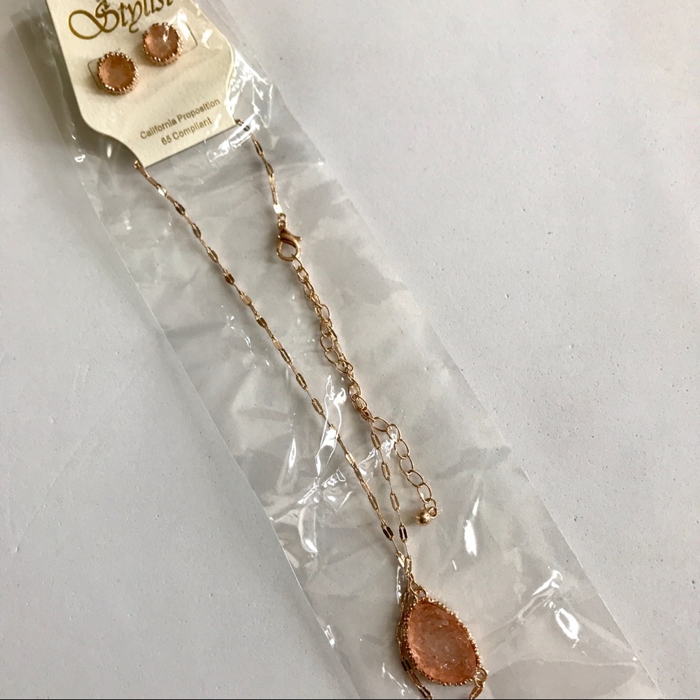 Pink faux Druzy gold necklace & earrings - Picture 5 of 5